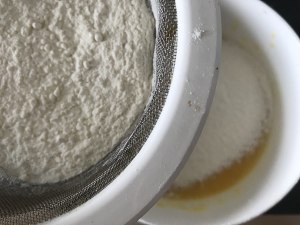 蛋糕卷(参考的君之的方子)的做法 步骤3