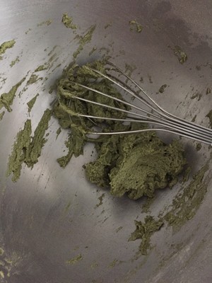 淡抹茶酸奶戚风的做法 步骤1