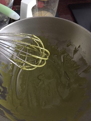 淡抹茶酸奶戚风的做法 步骤2