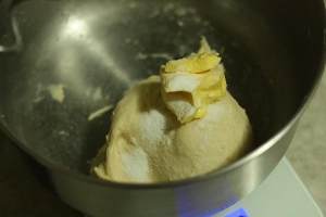 蒜香餐包的做法 步骤2