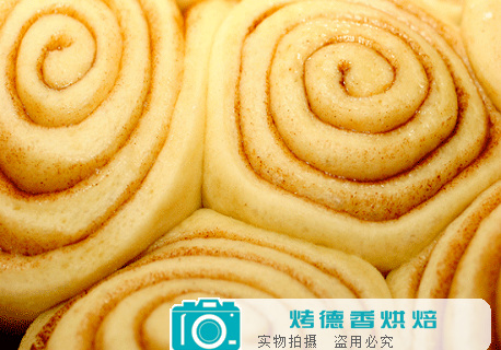 教你制作美味的香草芝士糖霜肉桂面包卷