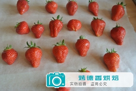 白巧克力草莓蛋糕的制作方法
