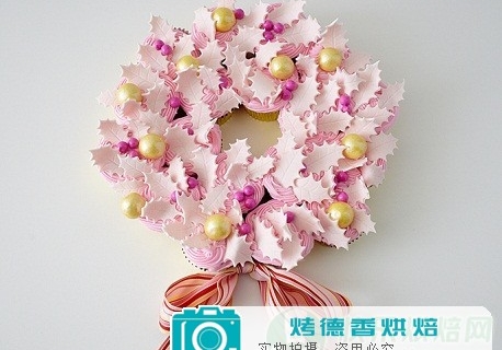 如何制作圣诞纸杯蛋糕花环