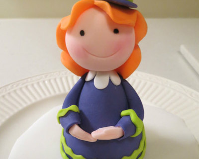 如何制作可爱小女巫蛋糕顶饰