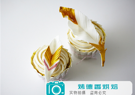 如何制作时尚大气的羽毛纸杯蛋糕