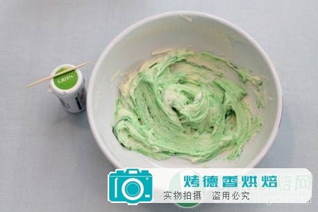 如何制作纸杯蛋糕鲜花盆栽