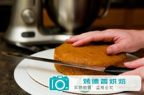 怎样用纸杯蛋糕装饰多层蛋糕