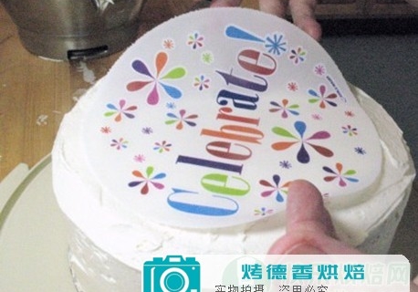 怎样使用蛋糕装饰糖纸