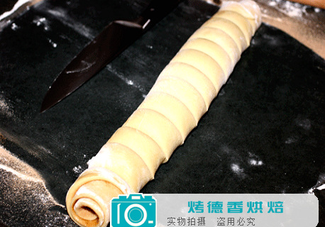 教你制作美味的香草芝士糖霜肉桂面包卷