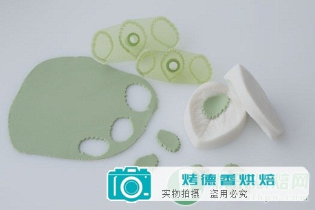 用干佩斯制作草莓的小技巧