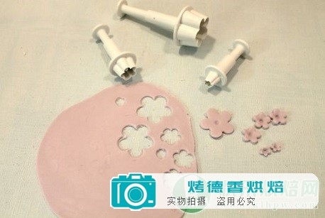 如何制作纸杯蛋糕鲜花盆栽