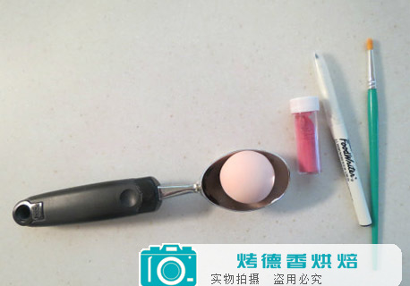 如何制作可爱小女巫蛋糕顶饰