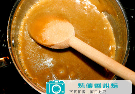 教你制作美味的香草芝士糖霜肉桂面包卷