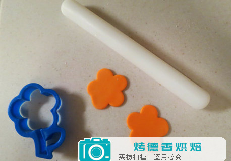 如何制作可爱小女巫蛋糕顶饰