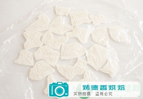 如何制作干佩斯蝴蝶糖花