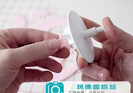 如何制作圣诞纸杯蛋糕花环