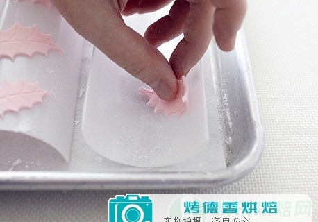 如何制作圣诞纸杯蛋糕花环