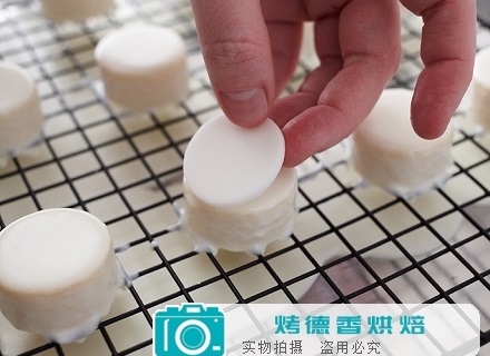 精美镂花花色小蛋糕制作教程