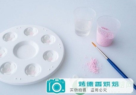 用干佩斯制作草莓的小技巧