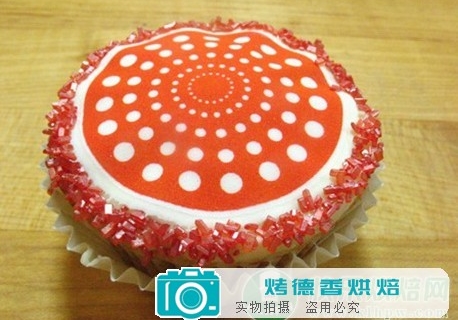 怎样使用蛋糕装饰糖纸