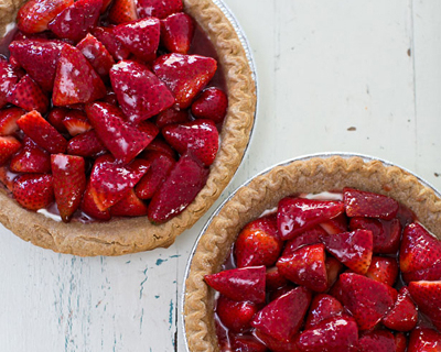 简易便捷的草莓双层奶油派制作方法