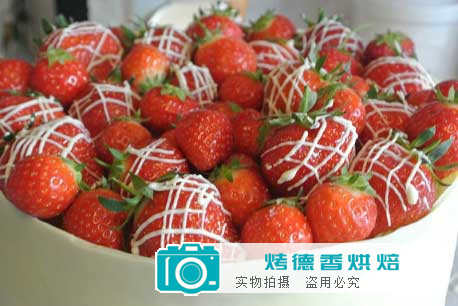 白巧克力草莓蛋糕的制作方法