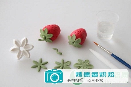 用干佩斯制作草莓的小技巧