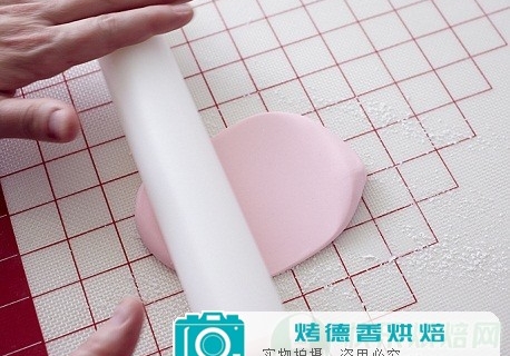 如何制作圣诞纸杯蛋糕花环