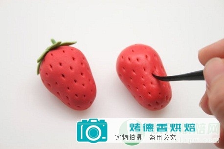 用干佩斯制作草莓的小技巧