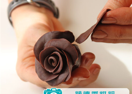 教你制作巧克力玫瑰花