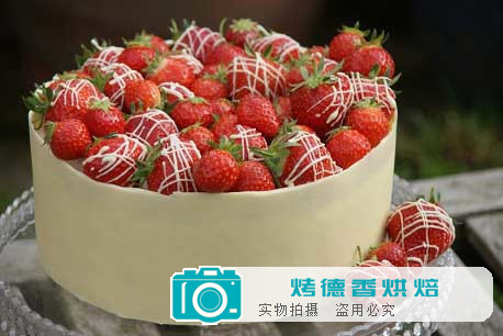 白巧克力草莓蛋糕的制作方法