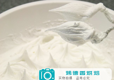 如何制作蛋白糖霜