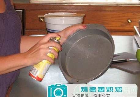 烤盘的准备——刷油