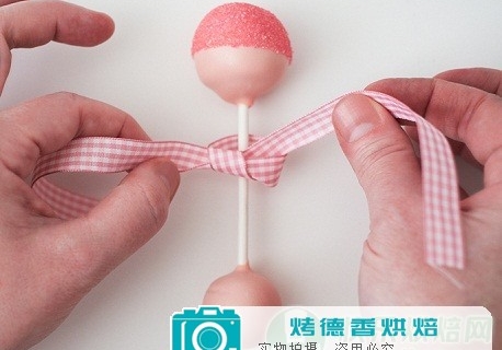教你轻松制作宝宝摇铃蛋糕棒