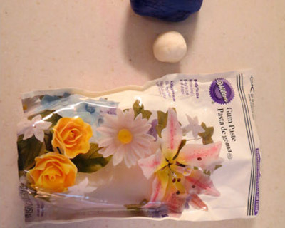 如何制作可爱小女巫蛋糕顶饰