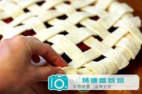如何制作网格状的苹果派派皮