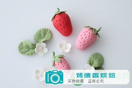 用干佩斯制作草莓的小技巧