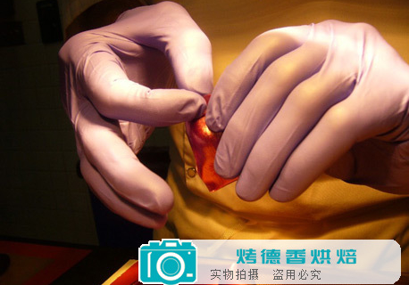 如何使用拉糖制作玫瑰花