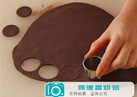 教你制作巧克力玫瑰花