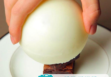 魔幻巧克力球制作揭秘 女王级别的甜点