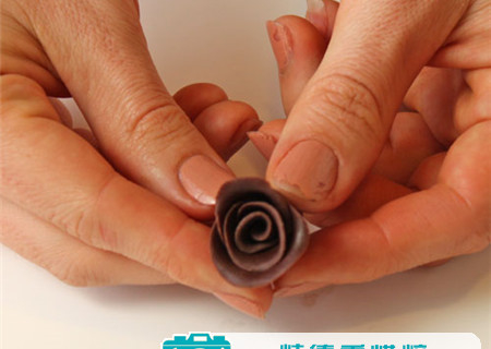 教你制作巧克力玫瑰花