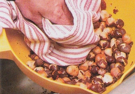 烘焙中榛子的处理