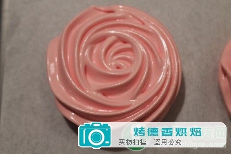 如何制作玫瑰蛋白甜饼