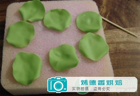 如何制作干佩斯或翻糖彩虹玫瑰