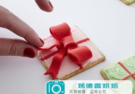 教你轻松制作翻糖蝴蝶结饼干