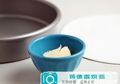 蛋糕烤盘的准备工作