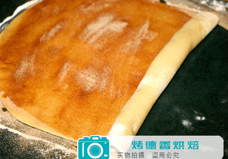 教你制作美味的香草芝士糖霜肉桂面包卷