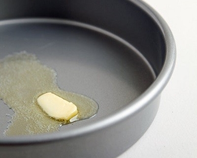 蛋糕烤盘的准备工作