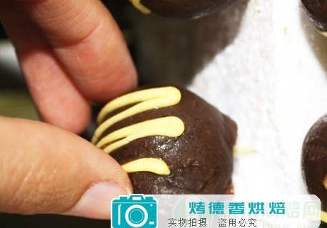 教你用棒棒糖蛋糕制作节日蛋糕