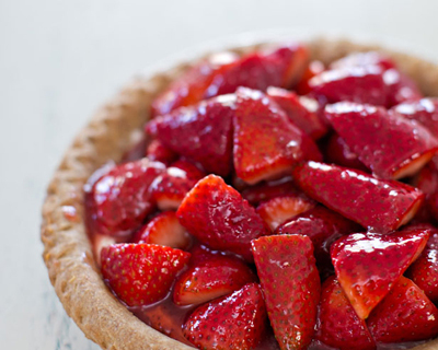 简易便捷的草莓双层奶油派制作方法